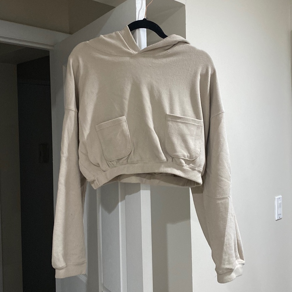 Beige lounge set. SUPER soft! Sweatshirt is cropped and sweatpants are joggers